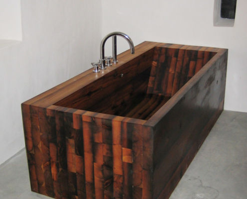 Badewanne aus Holz